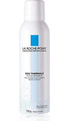 Apaise les peaux sensibles et irritées par des facteurs exogènes (soleil, traitements dermatologiques, etc…) et contribue à prévenir le vieillissement cutané. NATURELLEMENT ANTI-OXYDANTE. Les micro-goutelettes pénètrent la peau immédiatement pour un apaisement intense et immédiat. Flacon de 150 ml
