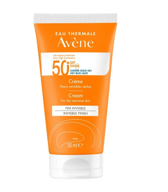 Ce duo Avène associe une très haute protection solaire à un soin lavant apaisant pour répondre aux besoins des peaux sensibles, sèches et fragilisées. La Crème Solaire SPF50+ protège efficacement la peau contre les rayons UVA et UVB tout en offrant une texture confortable, résistante à l’eau et adaptée à un usage quotidien. XeraCalm A.D Huile Lavante nettoie délicatement le visage et le corps sans dessécher la peau. Sa formule relipidante aide à préserver l’hydratation naturelle de la peau et procure une sensation immédiate de confort.