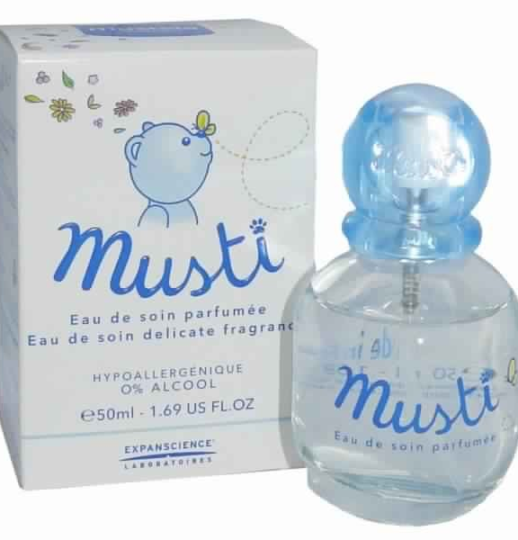 Eau de senteur sans alcool à l'extrait de bleuet et de tilleul. Pour parfumer délicatement votre bébé, un parfum délicieux tendre et léger. Sans paraben, sans phtalate, sans phenoxyethanol. Haute tolérance cutanée.