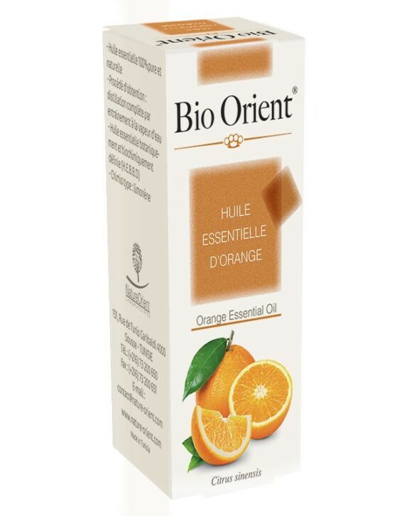 Positivante et rééquilibrante, cette huile essentielle d'Orange douce calme les tensions et diffuse bonne humeur et optimisme. En diffusion, elle se marie avec subtilité à de nombreuses huiles, notamment les boisées et les épicées 10 ml