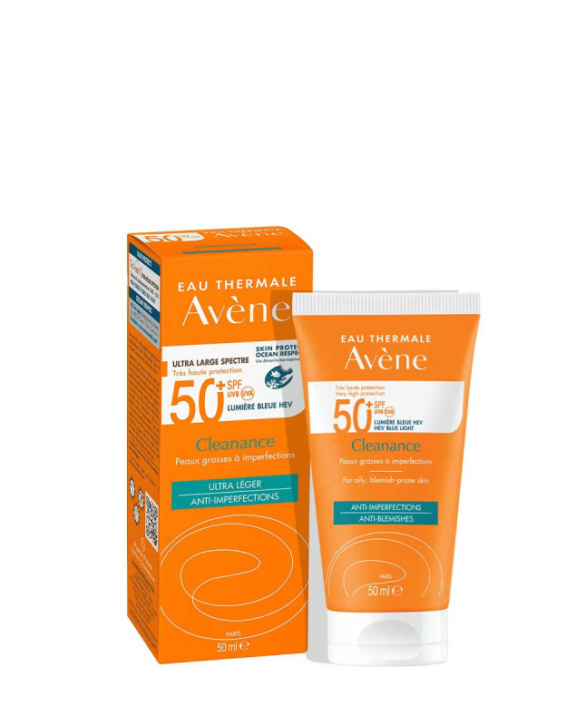 Le coffret Avène Cleanance SPF50+ Ultra Léger Anti-Imperfection 50ml avec Cleanance Gel 100ml offert est spécialement conçu pour les peaux grasses à imperfections. La crème solaire offre une très haute protection SPF50+ avec une texture ultra légère qui matifie la peau et aide à réduire l’apparition des boutons. Le gel nettoyant purifie en douceur, élimine l’excès de sébum et prévient les imperfections tout en respectant la sensibilité de la peau. Ce duo assure une protection solaire efficace et un nettoyage optimal pour une peau nette, protégée et équilibrée au quotidien