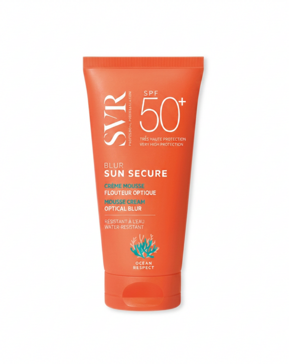 SVR sun secure blur : Crème mousse flouteur optique SPF50 SUN SECURE Blur est l’association parfaite d’une haute protection solaire SPF50 et d’une crème mousse, qui floute les imperfections, unifie le teint et laisse la peau incroyablement veloutée. Découvrez le SVR Sun Secure Blur, un produit révolutionnaire pour une protection solaire optimale et une peau sublimée. Grâce à sa formule avancée, ce produit offre une haute protection contre les rayons UVA et UVB, prévenant ainsi les dommages causés par le soleil. Sa texture légère et non grasse s'applique facilement, offrant une sensation agréable sur la peau.