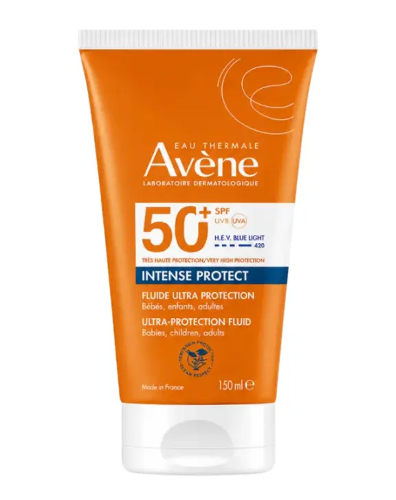 AVENE Intense Protect SPF50+ 150ML - Bébés, Enfants, Adultes Le fluide AVENE Intense Protect  est un soin solaire ultra large spectre répondant aux plus hautes exigences pour la peau tout en minimisant l'impact sur l'environnement. Avene 50 intense protect est une crème de protection solaire ultra-fluide, anti-dessèchement, au fini transparent et invisible. Elle offre une protection à large spectre HEV au-dela des UVA et les UVB, ainsi que de puissants antioxydants qui protègent des dommages causés par les radicaux libres et la lumière visible à haute énergie. Cet ecran solaire est adapté aux conditions d’ensoleillement les plus intenses, ainsi qu'aux peaux les plus vulnérables. Sa texture hybride permet une pénétration en 3 secondes, une hydratation intense durant 8H et une action anti-dessèchement. Il possède une teinte nude qui offre un fini transparent, invisible, sans traces blanches, même sur peaux foncées. Il est ultra-résistant à l’eau et résistant à la sueur.