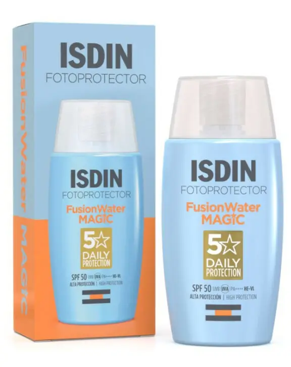 Protégez le visage des rayons UVA et UVB avec l'écran solaire ISDIN Fusion Water Magic SPF 50. Sa technologie Magic transforme la texture blanche en fini invisible dès l'application, sans traces ni effet gras. Fluide à base d'eau, ultra-légère et rapidement absorbée, elle convient à tous les types de peau, s'applique sous le maquillage et résiste à l'exposition quotidienne. contenance: 50ml