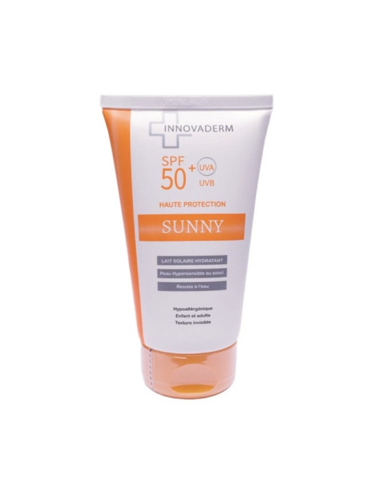 INNOVADERM Sunny Lait Solaire SPF50+ est un soin solaire haute performance formulé pour offrir une protection optimale contre les rayons UVA et UVB. Il est spécialement conçu pour répondre aux besoins des peaux sensibles ou réactives face au soleil, tout en garantissant une tolérance élevée. Sa formule avancée aide à prévenir les coups de soleil et les dommages cutanés liés à l’exposition solaire. Grâce à sa très haute protection SPF50+, ce lait solaire contribue à limiter les effets néfastes du rayonnement solaire responsables du vieillissement prématuré de la peau. Sa texture légère et fluide permet une application facile et homogène, sans effet collant ni résidu visible. Elle pénètre rapidement et offre un confort durable, ce qui la rend idéale pour une utilisation quotidienne pendant les périodes d’exposition intense.
