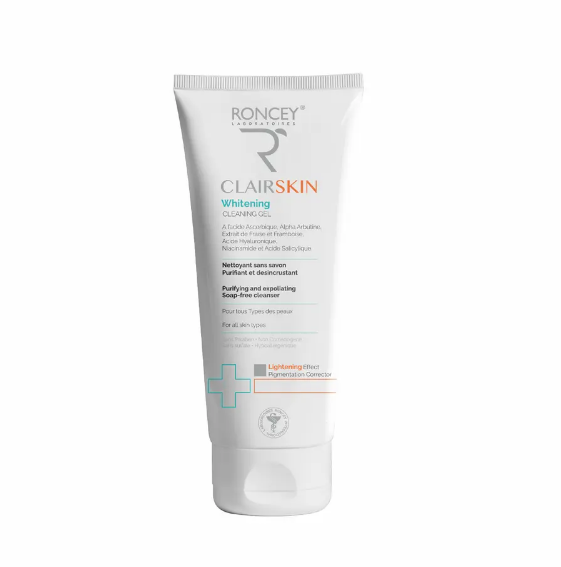 Le gel nettoyant éclaircissant Clairskin permet de réguler les mécanismes biologiques à l’origine de l’hyperpigmentation et de favoriser la disparition des taches brunes. Sa formule est enrichie en Vitamine C, Alpha Arbutine et extrait de fraise et framboise qui se combinent avec d'autres ingrédients bénéfiques afin de vous aider à réduire la pigmentation et obtenir un teint unifié. L’acide Hyaluronique et Biosaccharide gum-1 permettent d'éviter la déshydratation et la sécheresse de la peau, ils hydratent même les couches profondes de la peau. L’acide salicylique exerce une action kératolytique, il élimine en douceur les cellules mortes, favorise le renouvellement cellulaire et affine le grain de peau.