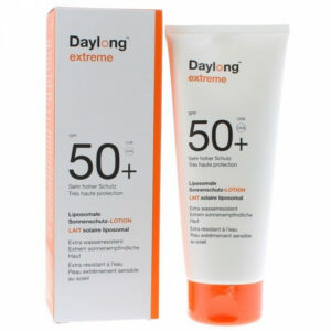 Très haute protection SPF 50+ avec filtres photostables à large spectre contre les UVA/UVB Formulation liposomale unique acheminant les filtres solaires là où ils doivent agir, au cœur de la couche superficielle de l’épiderme, pour une protection longue durée Aide à prévenir les dommages cellulaires et le vieillissement cutané prématuré induits par les UVA, UVB et infra-rouges (IR) Hydrate et nourrit la peau grâce à l'aloe vera et à la vitamine E Haute tolérance : hypoallergénique, sans parfum, sans paraben, sans octocrylène, non comédogène. Testé sous contrôle dermatologique.