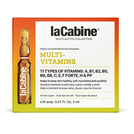 Il s’agit d’ampoules à base de vitamines pour le soin de la peau. Convient à tous les types de peau. Utilisation quotidienne. Il s’agit d’un shot de 11 vitamines aux bienfaits pour la peau. Aide à éclaircir la peau, à la détoxifier, à l’hydrater et à la nourrir en profondeur. Apporte de la souplesse et aide à restaurer la barrière naturelle de la peau, notamment pour les peaux fatiguées et ternes. Avec des vitamines A, B, C, E, F, H et PP. Ouvrer l’ampoule avec l’outil fourni. Placer l’applicateur joint sur l’ampoule et maintener-le en place. Doser avec la tétine facile à appliquer. Appliquer après le nettoyage de la peau ou la brume faciale. Appliquer matin et/ou soir sur le visage, le cou et le décolleté par un léger massage. Sceller le produit avec une crème ou utiliser-le seul. Fermer le produit et placer l’ampoule sur le piédestal.