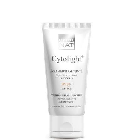 Découvrez le CYTOLNAT CYTOLIGHT Écran Minéral Teinté Anti-Taches SPF50+, votre allié pour une protection optimale contre les UV. Formulé pour prévenir les taches et unifier le teint, cet écran minéral offre une haute protection SPF50+. Idéal pour tous les types de peau, il allie efficacité et confort au quotidien.