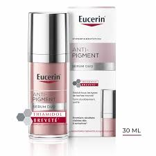 Le Sérum Duo Anti-Pigment Eucerin est un soin correcteur spécialement formulé pour réduire les taches pigmentaires et unifier le teint. Grâce à sa technologie avancée associant le Thiamidol breveté à des actifs hydratants et antioxydants, il aide à atténuer les taches brunes existantes tout en limitant leur réapparition. Sa texture légère pénètre rapidement sans effet gras et convient à tous les types de peau. Utilisé quotidiennement, il favorise un teint plus homogène, lumineux et éclatant.