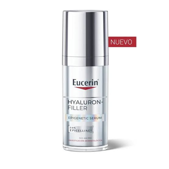 Eucerin Hyaluron-Filler Sérum Épigénétique 30 ml est un sérum qui réduit les signes de l’âge. Grâce à sa technologie Age Clock, ce produit cible les signes de l’âge en réactivant les gènes cutanés pour restaurer leur fonction naturelle, en se basant sur l’âge réel de la peau. Il améliore la fermeté, la douceur, l’hydratation et l’éclat de la peau, tout en lui conférant un aspect reposé. Cette technologie réduit visiblement les rides et ridules, affine le grain de peau, améliore les contours du visage et uniformise le teint, pour une peau visiblement plus jeune et revitalisée. Sa formule convient à tous les types de peaux.