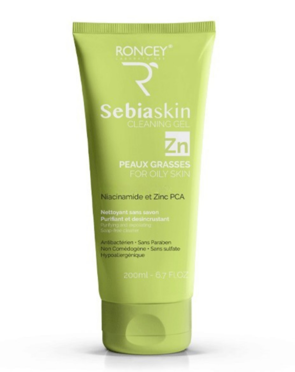 Le gel nettoyant Sebiaskin est le produit idéal pour bien nettoyer les peaux grasses à tendance acnéique. Le Zinc PCA permet notamment de réguler la production de sébum et de protéger la peau des bactéries responsables de l'apparition des imperfections. Ses agents nettoyants doux respectent l’épiderme des peaux sensibles, il apaise et limite les risques d’irritations. La peau est nette et fraîche. L’acide salicylique est un BHA (Acide Beta-Hydroxylé), exerce une action kératolytique, sébo-régulatrice et comédolytique. La Niacinnamide (Vitamine B3) stimule donc le renouvellement cellulaire qui lui-même permet d'avoir une peau plus lisse, plus ferme, et plus lumineuse. Biosaccharide gum-1 est un actif hydratant, il permet de stimuler le renouvellement cellulaire. Il dispose aussi d'une activité anti-âge intéressante si bien qu'on le compare souvent à l'acide hyaluronique.