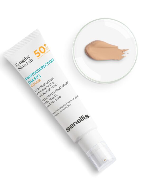 Découvrez SENSILIS PHOTOCORRECTION [HA 50+] Écran Fluide Teinté SPF 50, votre allié idéal pour une protection solaire optimale. Ce sunscreen teinté offre une couvrance légère tout en préservant votre peau des agressions UV. Profitez d'une peau radieuse et protégée avec Sensilis Photocorrection.