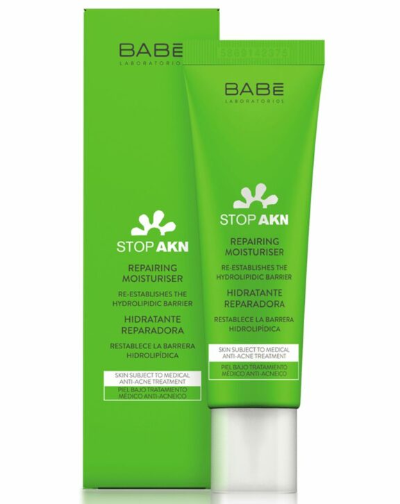 BABE STOP AKN HYDRATANT REPARATEUR 50ML, le soin hydratant idéal pour les peaux acnéiques. Spécialement formulée pour répondre aux besoins des peaux sujettes à l'acné, cette crème réparatrice allie efficacité et douceur. Grâce à sa texture légère, elle pénètre rapidement sans laisser de film gras, offrant une sensation de fraîcheur immédiate. Riche en ingrédients actifs, le BABE STOP AKN hydrate en profondeur tout en favorisant la régénération de l'épiderme. Elle aide à apaiser les irritations et à réduire les imperfections, tout en maintenant un équilibre optimal de l'hydratation. Ce soin est également conçu pour prévenir les marques laissées par les boutons, offrant ainsi une solution complète pour une peau plus saine et éclatante.