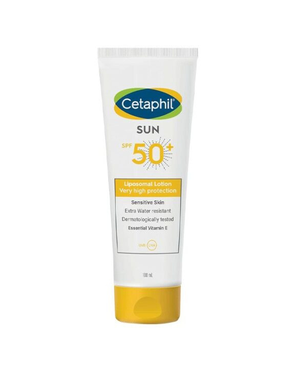 CETAPHIL SUN LIPOSOMAL LOTION SPF50+ 100ML Découvrez la lotion solaire CETAPHIL SUN LIPOSOMAL LOTION SPF50+, votre alliée incontournable pour une protection optimale contre les rayons UV. Avec un indice de protection solaire de SPF 50, cette lotion offre une défense supérieure pour votre peau, tout en préservant son hydratation et sa douceur. Idéale pour tous les types de peau, elle convient parfaitement aux peaux sensibles, garantissant une application agréable sans irritation. Sa texture légère et non grasse permet une absorption rapide, vous laissant une sensation de confort tout au long de la journée. Appliquez-la généreusement avant l'exposition au soleil et renouvelez l'application toutes les deux heures pour une protection continue. Profitez de vos activités en plein air en toute sérénité grâce à CETAPHIL, une marque reconnue pour son expertise en soins dermatologiques. Protection efficace contre les UVA et UVB Convient aux peaux sensibles Hydratation durable