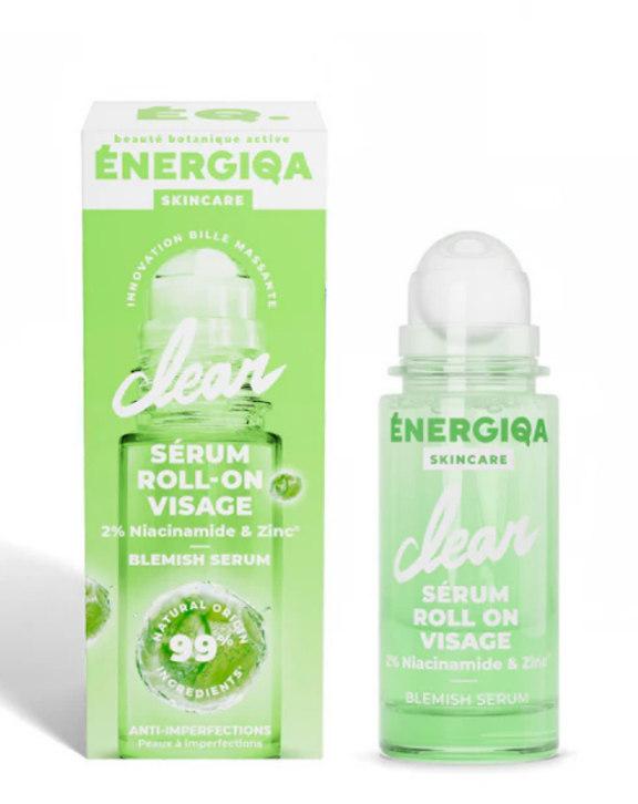 Composé à 99% d’ingrédients d’origine naturelle, il est hautement concentré en Niacinamide et Zinc, un duo d'actifs puissants pour réguler l’excès de sébum, réduire les imperfections et resserrer les pores. Il bénéficie d’un applicateur bille massante qui stimule la circulation et favorise une absorption rapide des actifs pour une peau plus nette, matifiée et visiblement plus saine, sans effet collant.