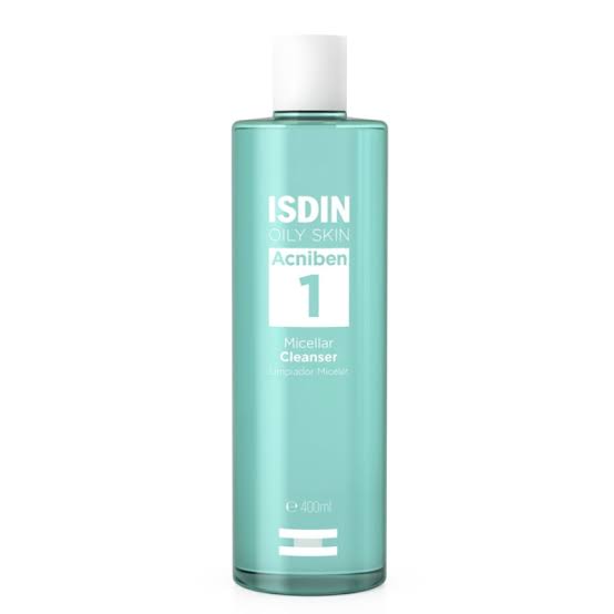Nettoie : Élimine les impuretés accumulées au cours de la journée ainsi que l’excès de sébum. Démaquille : Aide à éliminer le maquillage, y compris le maquillage waterproof selon les résultats communiqués par ISDIN. Matifie : Contribue à réduire l’apparence des brillances et laisse la peau avec un fini plus mat. Nettoie sans dessécher : Sa technologie micellaire permet un nettoyage doux tout en contribuant au respect de la barrière cutanée Non comédogène : La formule est indiquée comme non comédogène, ce qui est particulièrement pertinent pour les peaux grasses et à tendance acnéique. Visage et yeux : Le produit peut être appliqué délicatement sur le visage et les paupières, selon les recommandations officielles d’ISDIN