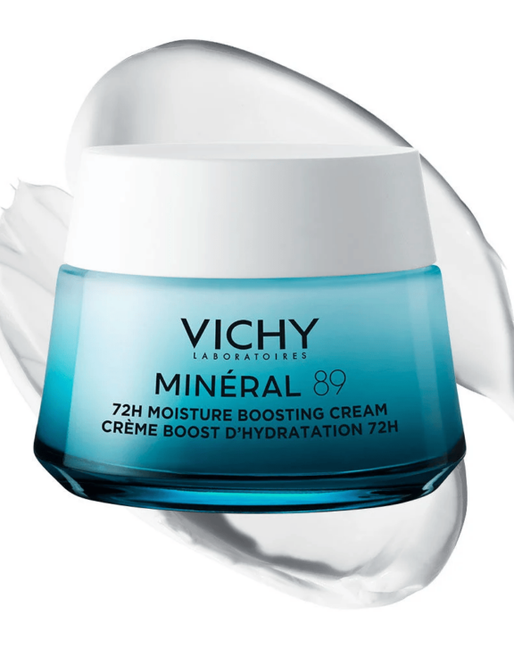 Découvrez la nouvelle MINÉRAL 89 CRÈME BOOST D'HYDRATATION 72H. Enrichi de Minéraux, Acide hyaluronique pure, Vitamines et Squalane, c'est votre dose quotidienne d'éléments essentiels à la peau pour une hydratation renforcée de 72H. Utilisé après le MINÉRAL 89 BOOSTER, MINÉRAL 89 CRÈME BOOST D'HYDRATATION 72H restaure 100% de la barrière cutanée. Cette formule contient : Millions de minéraux : 89PPM pour aider à renforcir et réparer la barrière cutanée. 0,1% Acide hyaluronique pure : Aide à hydrater et repulper la peau. 2,2% Niacinamide et Vitamine E : Aide à stimuler la production de céramides. 1% Squalane : Aide à améliorer la réparation de la barrière cutanée.