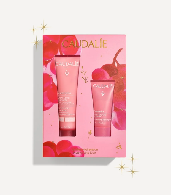 Craquez pour le Duo Hydratation​ : la routine VinoHydra idéale pour offrir confort et douceur à votre peau. Retrouvez dans ce coffret en édition limitée : la Crème Sorbet Hydratante + la Gélée Nettoyante Hydratante en format voyage. La Crème Sorbet Hydratante 60 ml Hydrate et apaise les peaux fragilisées, diminue la sensibilité cutanée et les rougeurs. Sa texture fraîche comme un sorbet et ultra-légère, fond instantanément sur la peau. La Gélée Nettoyante Hydratante 30 ml (offert) Spécialement formulée pour les peaux sèches et sensibles, elle élimine le maquillage et nettoie la peau en un seul geste, tout en préservant la barrière cutanée.