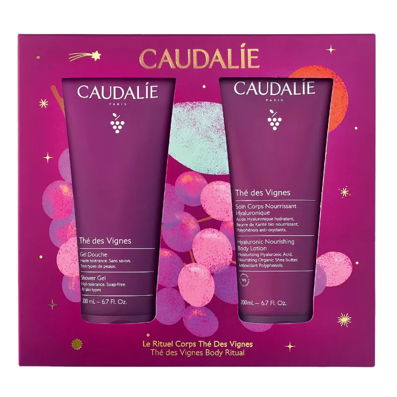 Caudalie Coffret Coins du Corps Nourrissants Thé des Vignes un rituel complet pour une peau nourrie, hydratée et visiblement plus douce au quotidien : Coffret composé d’un gel douche sans savonThé des Vignes 200 ml et d’un soin corps nourrissant Thé des Vignes à l’acide hyaluronique 200 ml. Formules enrichies à 97 % d’ingrédients d’origine naturelle, idéales pour tous les types de peau, même les plus sensibles. Texture légère et fraîche pour le soin corps, qui pénètre rapidement sans laisser de film gras. Parfum envoûtant du Thé des Vignes : musc blanc, néroli et gingembre pour une expérience sensorielle unique.