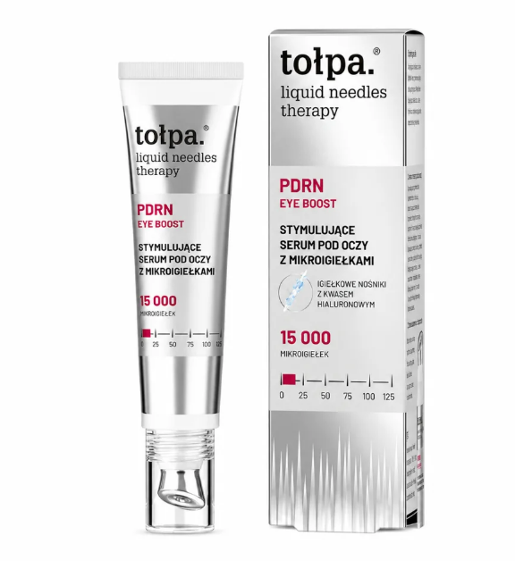 Le Sérum Contour des Yeux Tołpa Liquid Needles Therapy est un soin innovant conçu pour lisser, hydrater et revitaliser la zone délicate du contour des yeux. Grâce à sa technologie avancée de micro-aiguilles issues de l’éponge d’eau douce Spongilla fragilis, il favorise une meilleure pénétration des actifs pour des résultats plus visibles et rapides. Sa formule enrichie en PDRN, cinq formes d’acide hyaluronique et tourbe Tołpa® aide à réduire les rides, atténuer les cernes et améliorer l’élasticité de la peau pour un regard plus frais et reposé.